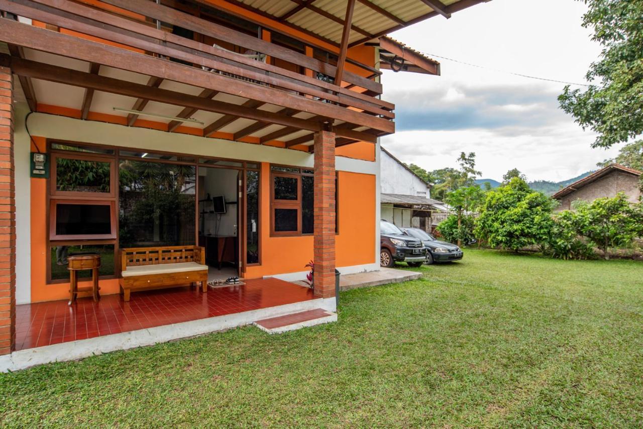 Prananto'S Villa Lembang Eksteriør bilde