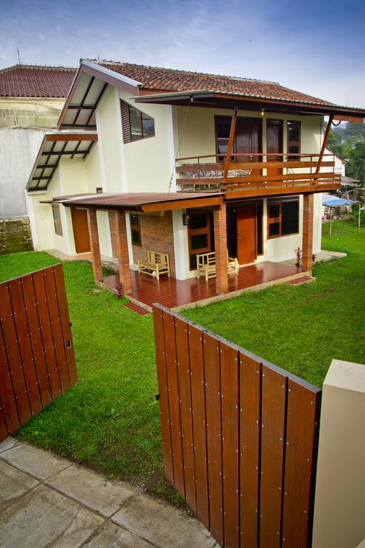 Prananto'S Villa Lembang Eksteriør bilde